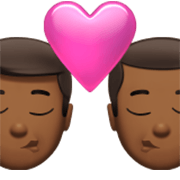 👨🏾‍❤️‍💋‍👨🏾 Emoji Beso - Hombre: Tono De Piel Oscuro Medio, Hombre: Tono De Piel Oscuro Medio en Apple iOS 17.4.