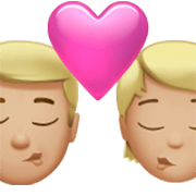 Emoji 👨🏼‍❤️‍💋‍🧑🏼 Bacio Tra Coppia: uomo, persona, Carnagione Abbastanza Chiara su Apple iOS 17.4.