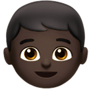 👦🏿 Emoji Niño: Tono De Piel Oscuro en Apple iOS 17.4.