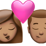 👩🏽‍❤️‍💋‍👨🏽 Emoji Beijo - Mulher: Pele Morena, Homem: Pele Morena na Apple iOS 17.4.