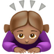 🙇🏽‍♀️ Emoji sich verbeugende Frau: mittlere Hautfarbe Apple iOS 17.4.