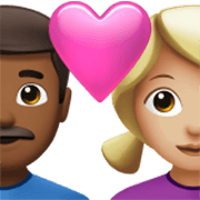 👨🏾‍❤️‍👩🏼 Emoji Liebespaar - Mann: mitteldunkle Hautfarbe, Frau: mittelhelle Hautfarbe Apple iOS 17.4.