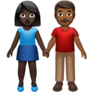 👩🏿‍🤝‍👨🏾 Emoji Mann und Frau halten Hände: dunkle Hautfarbe, mitteldunkle Hautfarbe Apple iOS 17.4.