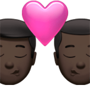 👨🏿‍❤️‍💋‍👨🏿 Emoji Beso - Hombre: Tono De Piel Oscuro, Hombre: Tono De Piel Oscuro en Apple iOS 17.4.