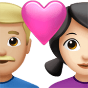 👨🏼‍❤️‍👩🏻 Emoji Pareja Enamorada - Hombre: Tono De Piel Claro Medio, Mujer: Tono De Piel Claro en Apple iOS 17.4.