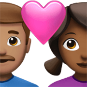 👨🏽‍❤️‍👩🏾 Emoji Casal Apaixonado - Homem: Pele Morena, Mulher: Pele Morena Escura na Apple iOS 17.4.