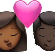Emoji 👩🏾‍❤️‍💋‍🧑🏿 Bacio Tra Coppia: Donna, persona, Carnagione Abbastanza Scura, Carnagione Scura su Apple iOS 17.4.