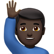 Emoji 🙋🏿‍♂️ Uomo Con Mano Alzata: Carnagione Scura su Apple iOS 17.4.
