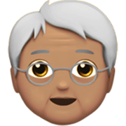Emoji 🧓🏽 Adulto Anziano: Carnagione Olivastra su Apple iOS 17.4.