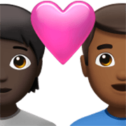 🧑🏿‍❤️‍👨🏾 Emoji Liebespaar: Person, Mannn, dunkle Hautfarbe, mitteldunkle Hautfarbe Apple iOS 17.4.