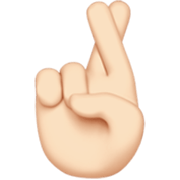 🤞🏻 Emoji Hand mit gekreuzten Fingern: helle Hautfarbe Apple iOS 17.4.