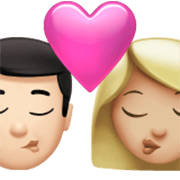 👨🏻‍❤️‍💋‍👩🏼 Emoji sich küssendes Paar - Mann: helle Hautfarbe, Frau: mittelhelle Hautfarbe Apple iOS 17.4.