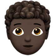 Emoji 🧑🏿‍🦱 Persona: Carnagione Scura E Capelli Ricci su Apple iOS 17.4.
