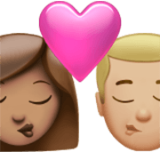 👩🏽‍❤️‍💋‍👨🏼 Emoji Beijo - Mulher: Pele Morena, Homem: Pele Morena Clara na Apple iOS 17.4.
