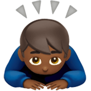 Emoji 🙇🏾‍♂️ Uomo Che Fa Inchino Profondo: Carnagione Abbastanza Scura su Apple iOS 17.4.