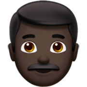 👨🏿 Emoji Mann: dunkle Hautfarbe Apple iOS 17.4.