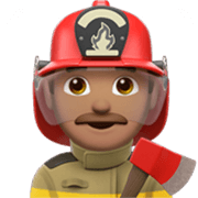 Emoji 👨🏽‍🚒 Pompiere Uomo: Carnagione Olivastra su Apple iOS 17.4.