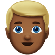 👱🏾‍♂️ Emoji Mann: mitteldunkle Hautfarbe, blond Apple iOS 17.4.