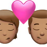 🧑🏽‍❤️‍💋‍👨🏽 Emoji Beso: Persona, Hombre, Tono De Piel Medio en Apple iOS 17.4.