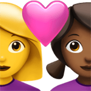 👩‍❤️‍👩🏾 Emoji Pareja Enamorada - Mujer, Mujer: Tono De Piel Oscuro Medio en Apple iOS 17.4.