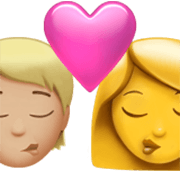 🧑🏼‍❤️‍💋‍👩 Emoji sich küssendes Paar: Person, Frau, mittelhelle Hautfarbe, Kein Hautton Apple iOS 17.4.
