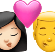 Emoji 👩🏻‍❤️‍💋‍👨 Bacio Tra Coppia - Donna: Carnagione Chiara, Hombre su Apple iOS 17.4.
