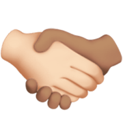 🫱🏻‍🫲🏽 Emoji Handschlag: helle Hautfarbe, mittlere Hautfarbe Apple iOS 17.4.