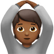 🙆🏾 Emoji Persona Haciendo El Gesto De «de Acuerdo»: Tono De Piel Oscuro Medio en Apple iOS 17.4.