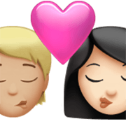 Emoji 🧑🏼‍❤️‍💋‍👩🏻 Bacio Tra Coppia: persona, Donna, Carnagione Abbastanza Chiara, Carnagione Chiara su Apple iOS 17.4.