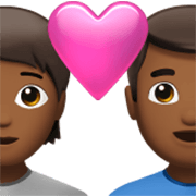 🧑🏾‍❤️‍👨🏾 Emoji Casal Apaixonado: Pessoa, Homem, Pele Morena Escura na Apple iOS 17.4.
