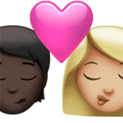 Beso: Persona, Mujer, Tono De Piel Oscuro, Tono De Piel Claro Medio Apple iOS 17.4.