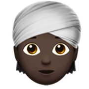 👳🏿 Emoji Pessoa Com Turbante: Pele Escura na Apple iOS 17.4.