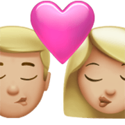 👨🏼‍❤️‍💋‍👩🏼 Emoji Beijo - Homem: Pele Morena Clara, Mulher: Pele Morena Clara na Apple iOS 17.4.