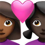 👩🏾‍❤️‍👩🏿 Emoji Casal Apaixonado - Mulher: Pele Morena Escura, Mulher: Pele Escura na Apple iOS 17.4.