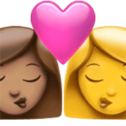 👩🏽‍❤️‍💋‍👩 Emoji Beijo - Mulher: Pele Morena, Mulher na Apple iOS 17.4.