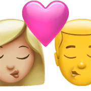 Emoji 👩🏼‍❤️‍💋‍👨 Bacio Tra Coppia - Donna: Carnagione Abbastanza Chiara, Hombre su Apple iOS 17.4.
