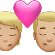 Emoji 🧑🏼‍❤️‍💋‍👨🏼 Bacio Tra Coppia: persona, uomo, Carnagione Abbastanza Chiara su Apple iOS 17.4.
