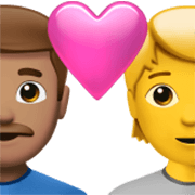 Emoji 👨🏽‍❤️‍🧑 Coppia Con Cuore: uomo, persona, Carnagione Olivastra, Nessun tono della pelle su Apple iOS 17.4.