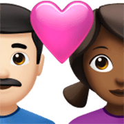 Emoji 👨🏻‍❤️‍👩🏾 Coppia Con Cuore - Uomo: Carnagione Chiara, Donna: Carnagione Abbastanza Chiara su Apple iOS 17.4.