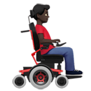 Emoji 👨🏿‍🦼‍➡️ Uomo in sedia a rotelle motorizzata Rivolto a destra: tono della pelle scura su Apple iOS 17.4.