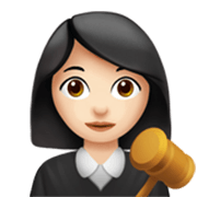 Emoji 👩🏻‍⚖️ Giudice Donna: Carnagione Chiara su Apple iOS 17.4.