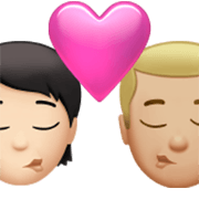 🧑🏻‍❤️‍💋‍👨🏼 Emoji Beso: Persona, Hombre, Tono De Piel Claro, Tono De Piel Claro Medio en Apple iOS 17.4.