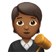 🧑🏾‍⚖️ Emoji Juiz No Tribunal: Pele Morena Escura na Apple iOS 17.4.
