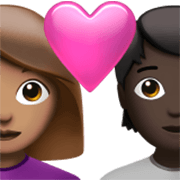 👩🏽‍❤️‍🧑🏿 Emoji Liebespaar: Frau, Person, mittlere Hautfarbe, dunkle Hautfarbe Apple iOS 17.4.