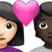 👩🏻‍❤️‍🧑🏿 Emoji Pareja Enamorada: Mujer, Persona, Tono De Piel Claro, Tono De Piel Oscuro en Apple iOS 17.4.