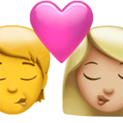 Emoji 🧑‍❤️‍💋‍👩🏼 Bacio Tra Coppia: persona, Donna, Nessun tono della pelle, Carnagione Abbastanza Chiara su Apple iOS 17.4.