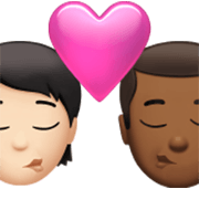 🧑🏻‍❤️‍💋‍👨🏾 Emoji sich küssendes Paar: Person, Mannn, helle Hautfarbe, mitteldunkle Hautfarbe Apple iOS 17.4.