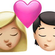 sich küssendes Paar: Frau, Person, mittelhelle Hautfarbe, helle Hautfarbe Apple iOS 17.4.