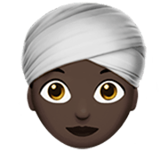 👳🏿‍♀️ Emoji Frau mit Turban: dunkle Hautfarbe Apple iOS 17.4.