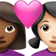 Emoji 👩🏾‍❤️‍👩🏻 Coppia Con Cuore - Donna: Carnagione Abbastanza Scura, Donna: Carnagione Chiara su Apple iOS 17.4.